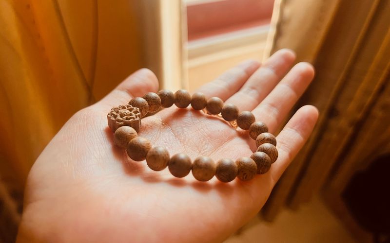 5 lưu ý gửi Trầm Hương đi nước ngoài thành công 100% 8 gửi trang sức trầm hương đi nước ngoài